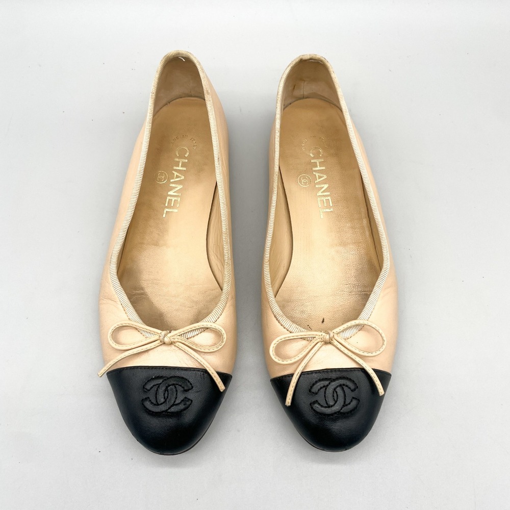 Chanel Womens 37.5 Ballet Flats Beige Black Leather CC Logo Two Tone Old Money